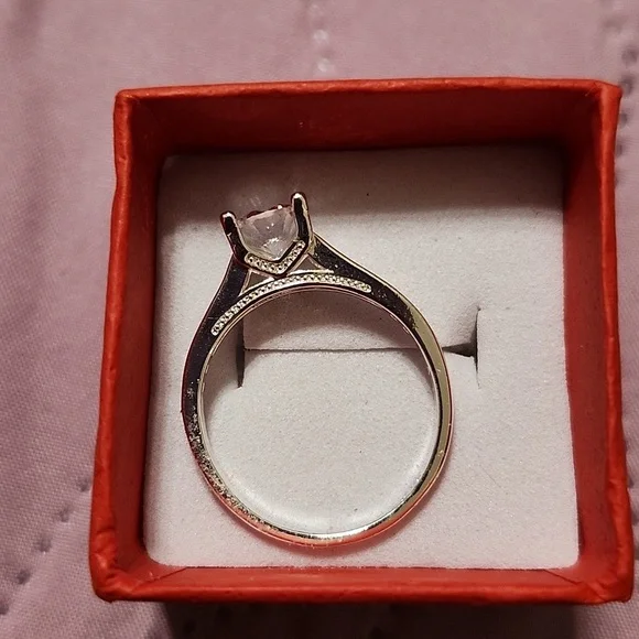 Elegant 925 Silver CZ Solitaire Ring - Picture 4 of 5